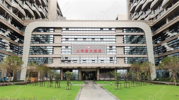 上海醫(yī)大醫(yī)院眼科劉瑜怎么樣？25年萬(wàn)例手術(shù)-做晶體植入/白內(nèi)障治療